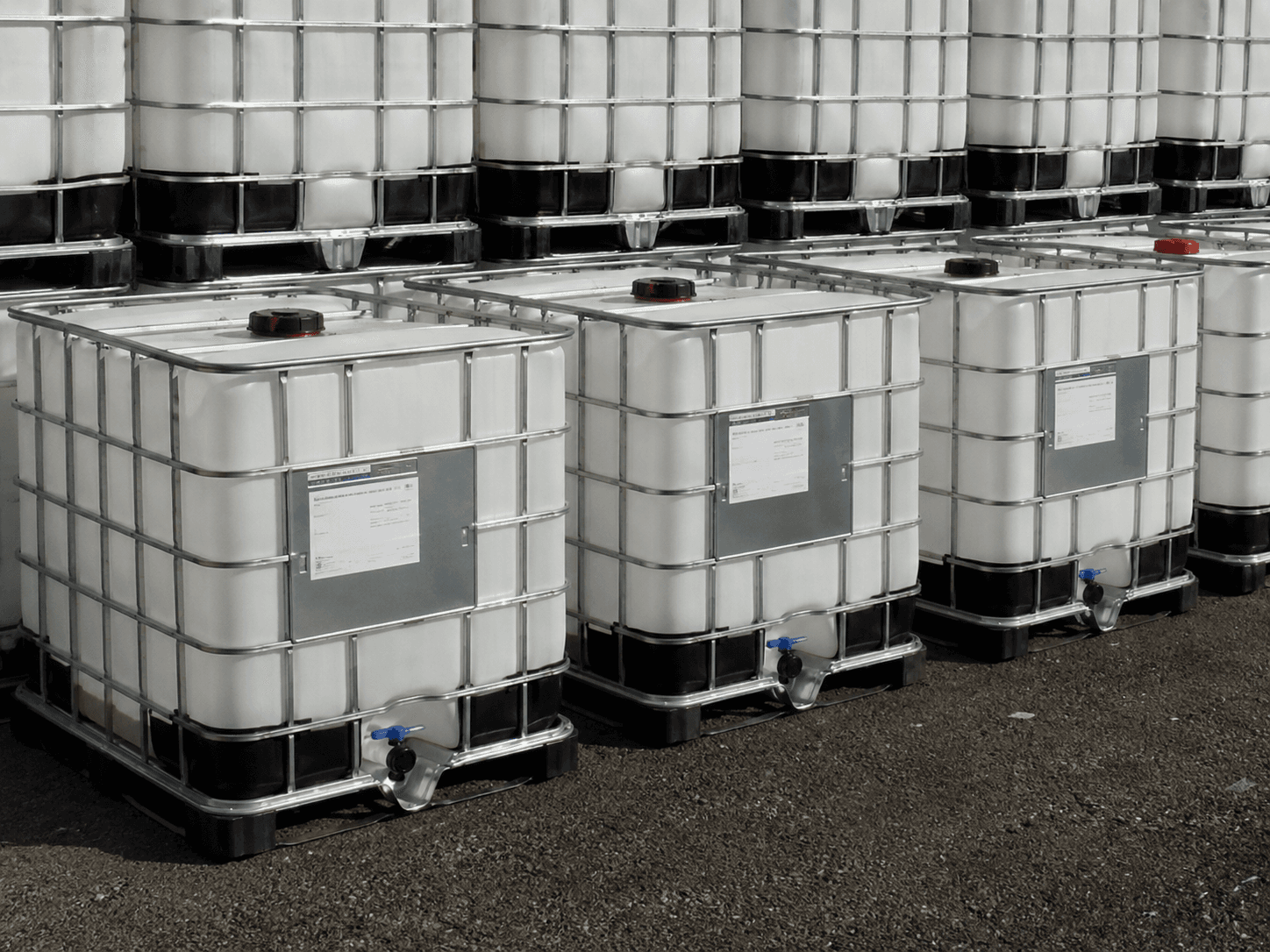 Reconditioned 275-gallon IBC totes ready to ship from the IBC Illinois yard.